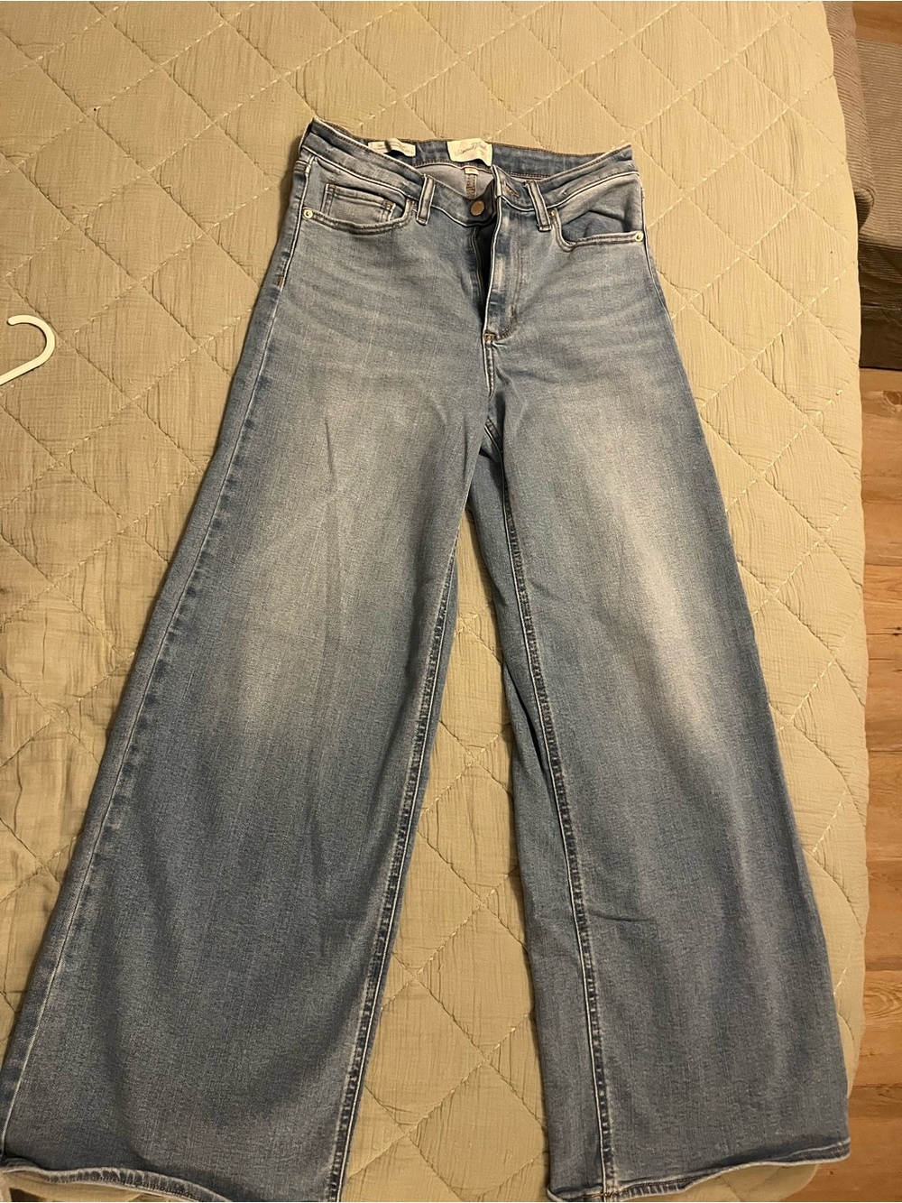 Universal Thread Light Blue Wide-Leg Jeans